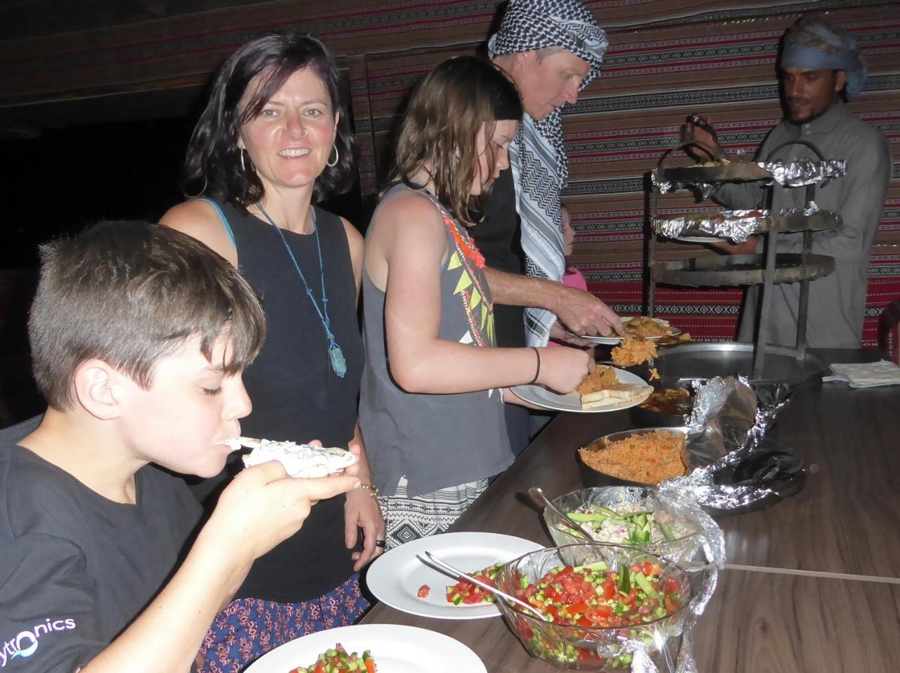 Real Bedouin Experience Tours & Camp Hotel Wadi Rum Buitenkant foto