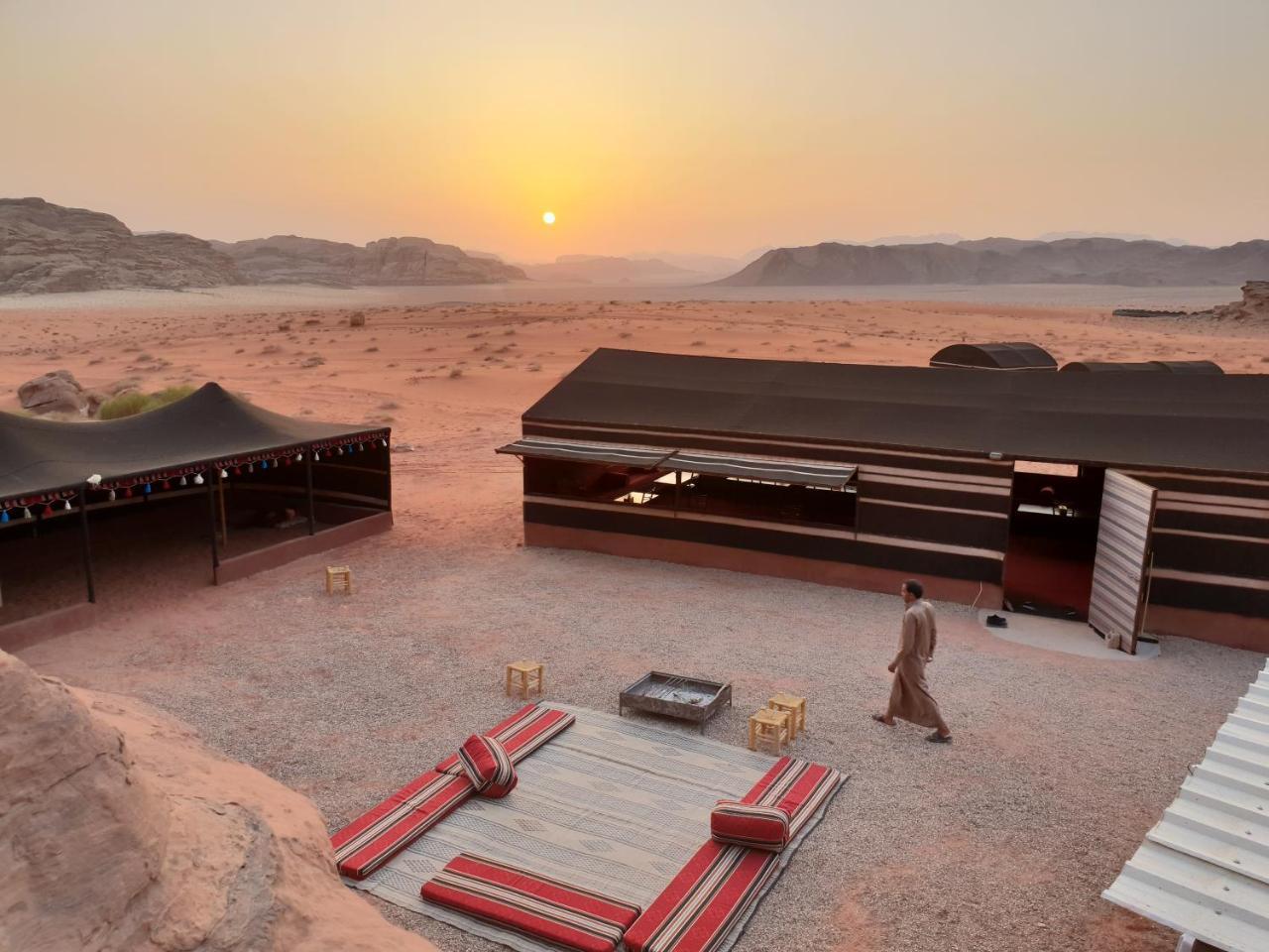 Real Bedouin Experience Tours & Camp Hotel Wadi Rum Buitenkant foto