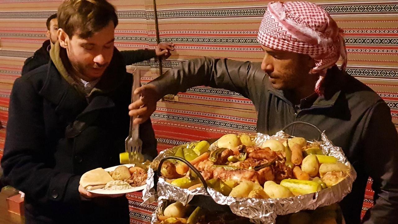 Real Bedouin Experience Tours & Camp Hotel Wadi Rum Buitenkant foto
