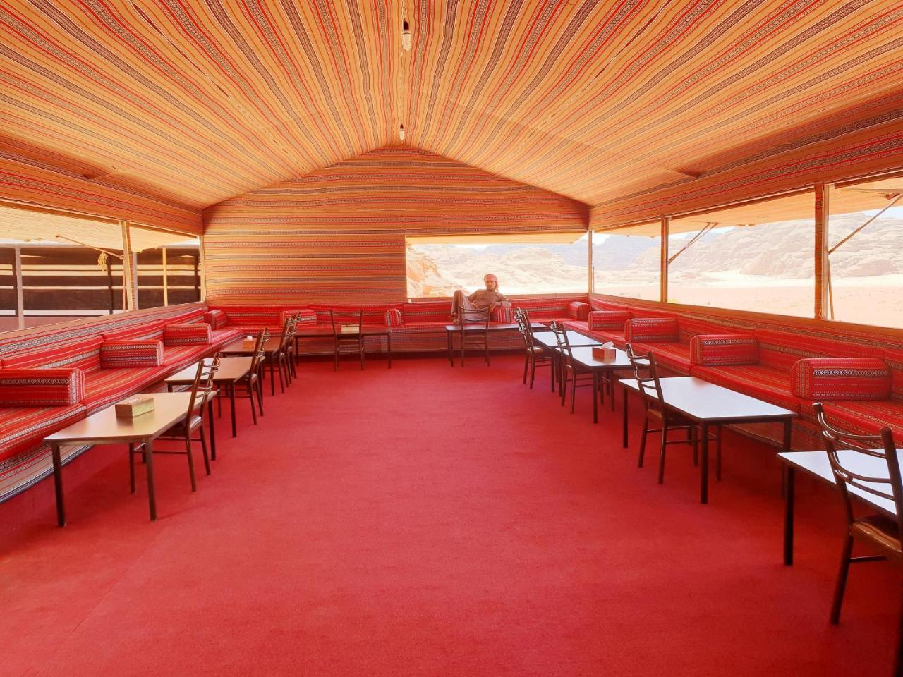 Real Bedouin Experience Tours & Camp Hotel Wadi Rum Buitenkant foto
