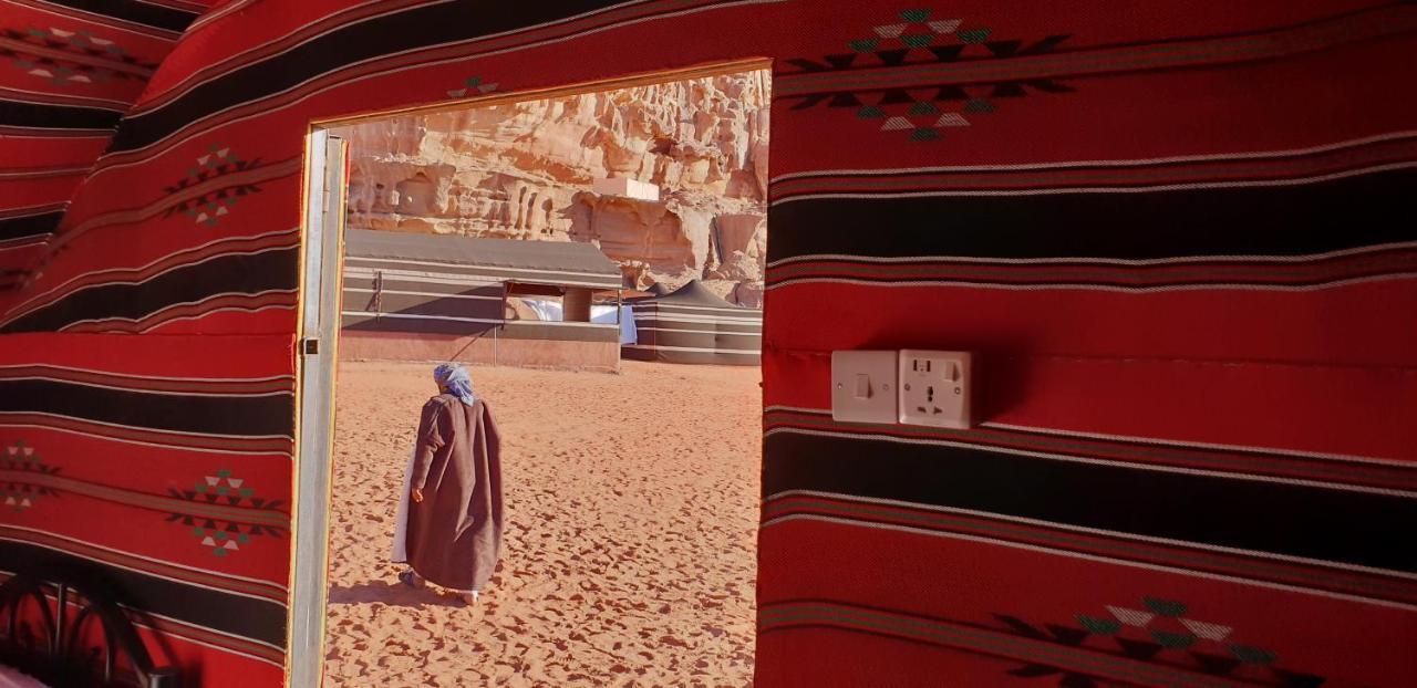 Real Bedouin Experience Tours & Camp Hotel Wadi Rum Buitenkant foto