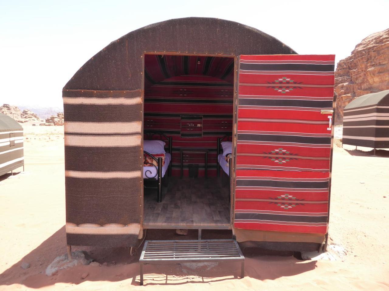 Real Bedouin Experience Tours & Camp Hotel Wadi Rum Buitenkant foto