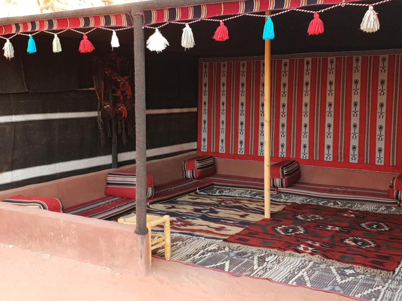 Real Bedouin Experience Tours & Camp Hotel Wadi Rum Buitenkant foto